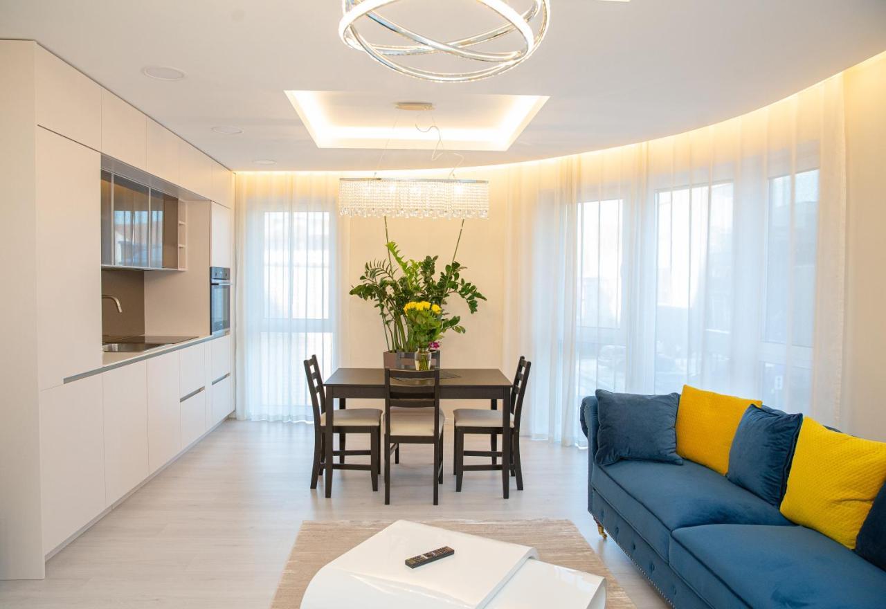 Luxurious Blue&Yellow Apartment In Kaunas Center Zewnętrze zdjęcie