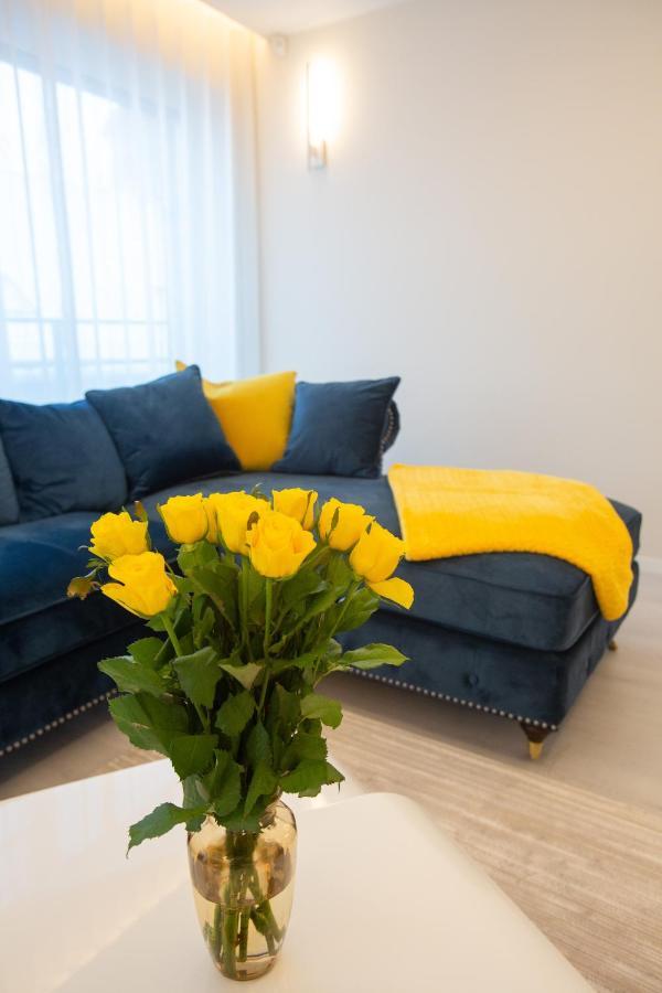 Luxurious Blue&Yellow Apartment In Kaunas Center Zewnętrze zdjęcie