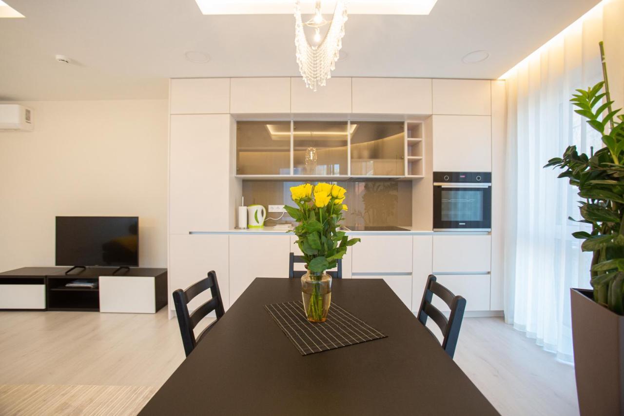 Luxurious Blue&Yellow Apartment In Kaunas Center Zewnętrze zdjęcie